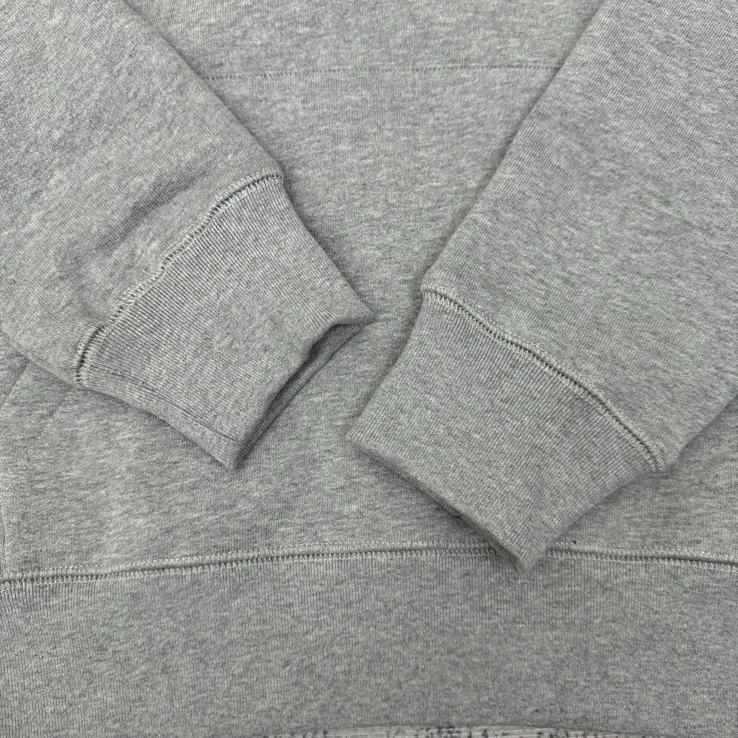 P406 Chrome Heart FW25 leather cross half-zip sweatshirt Size: S/M/L/XL Made of high-weight pure cotton terry fabric Pre-shrunk to ensure wearing stability Three-dimensional leather cross label Half-zip neckline with dagger-shaped zipper pull Combined with curved hem tailoring and kangaroo pocket